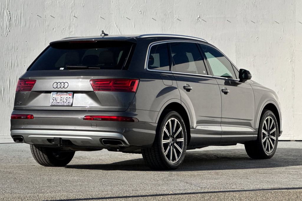 Used 2019 Audi Q7 2.0T Premium w/ Towing Package image 3