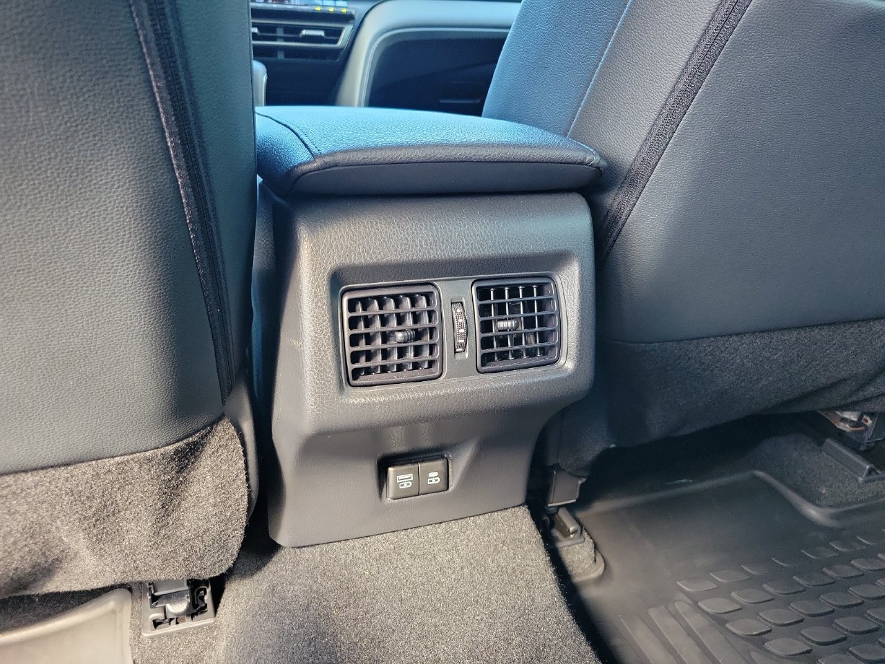 Used 2025 Toyota Camry XSE FWD image 12