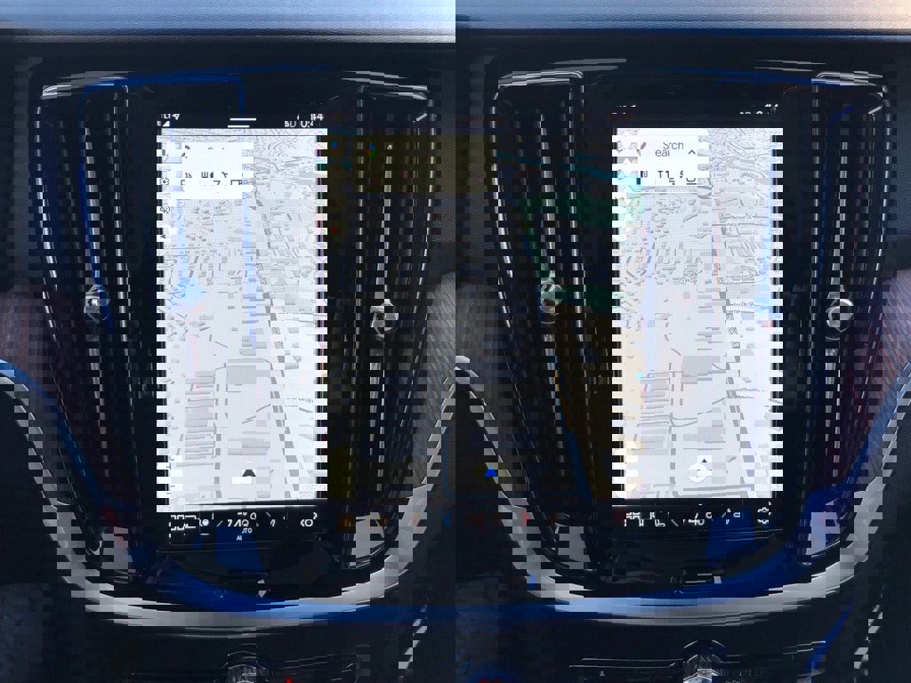 Used 2025 Volvo V60 B5 Cross Country Plus image 23