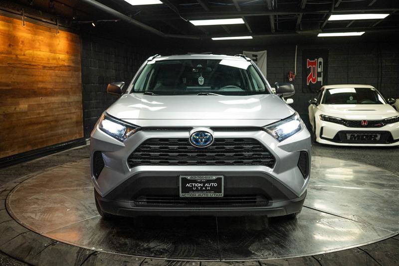 Used 2021 Toyota RAV4 LE image 4