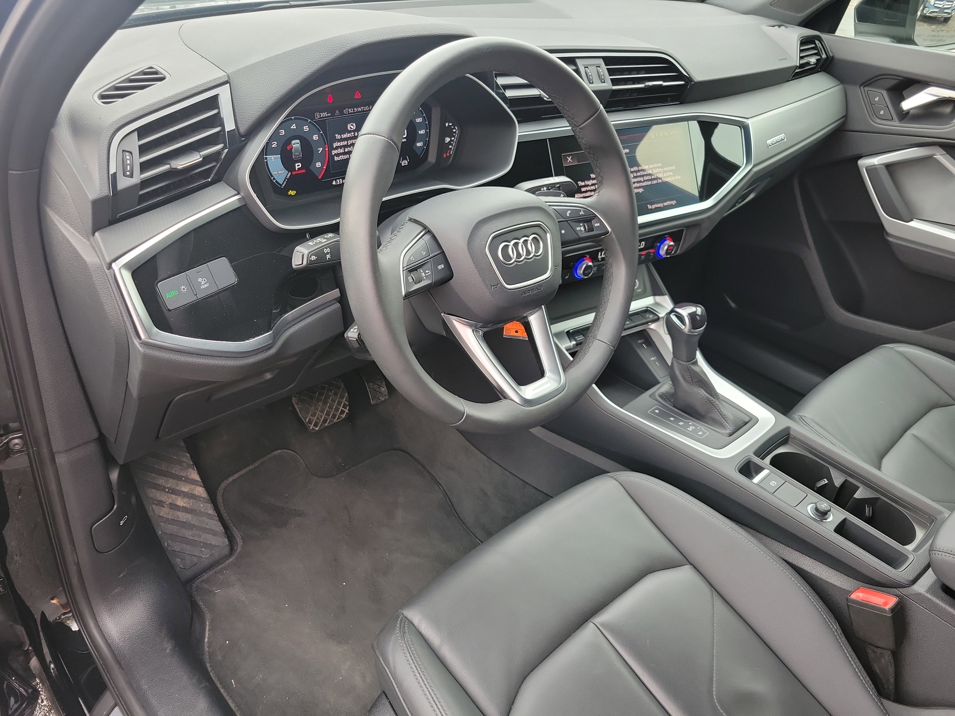 Used 2025 Audi Q3 2.0T Premium image 3