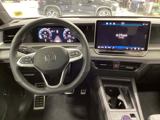 Used 2025 Volkswagen Tiguan SE R-Line AWD/4WD image 6