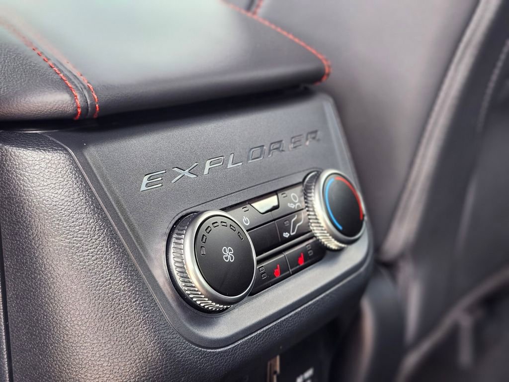 Certified 2025 Ford Explorer ST AWD/4WD image 17