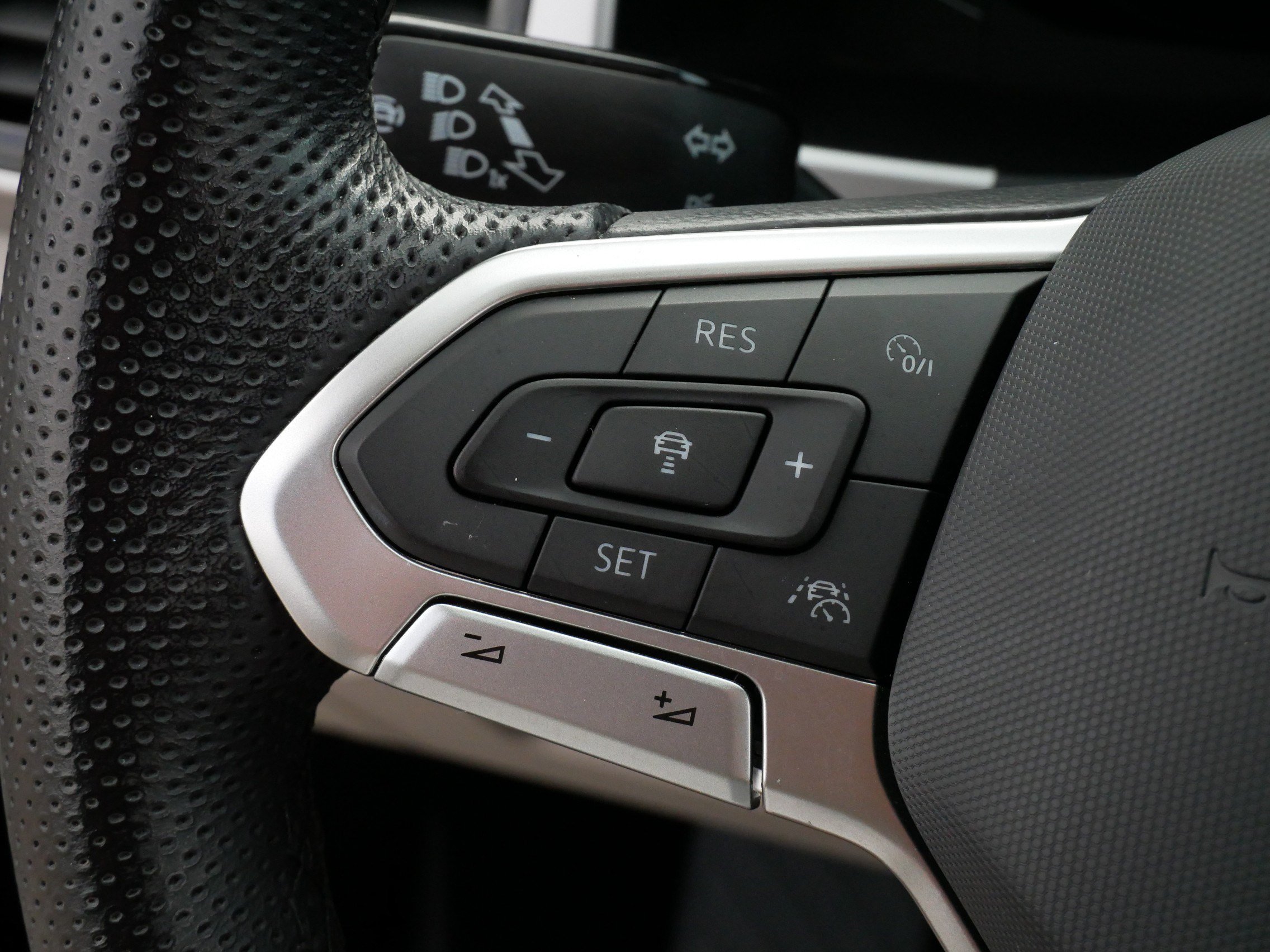 Used 2023 Volkswagen Atlas SEL Premium AWD/4WD image 26