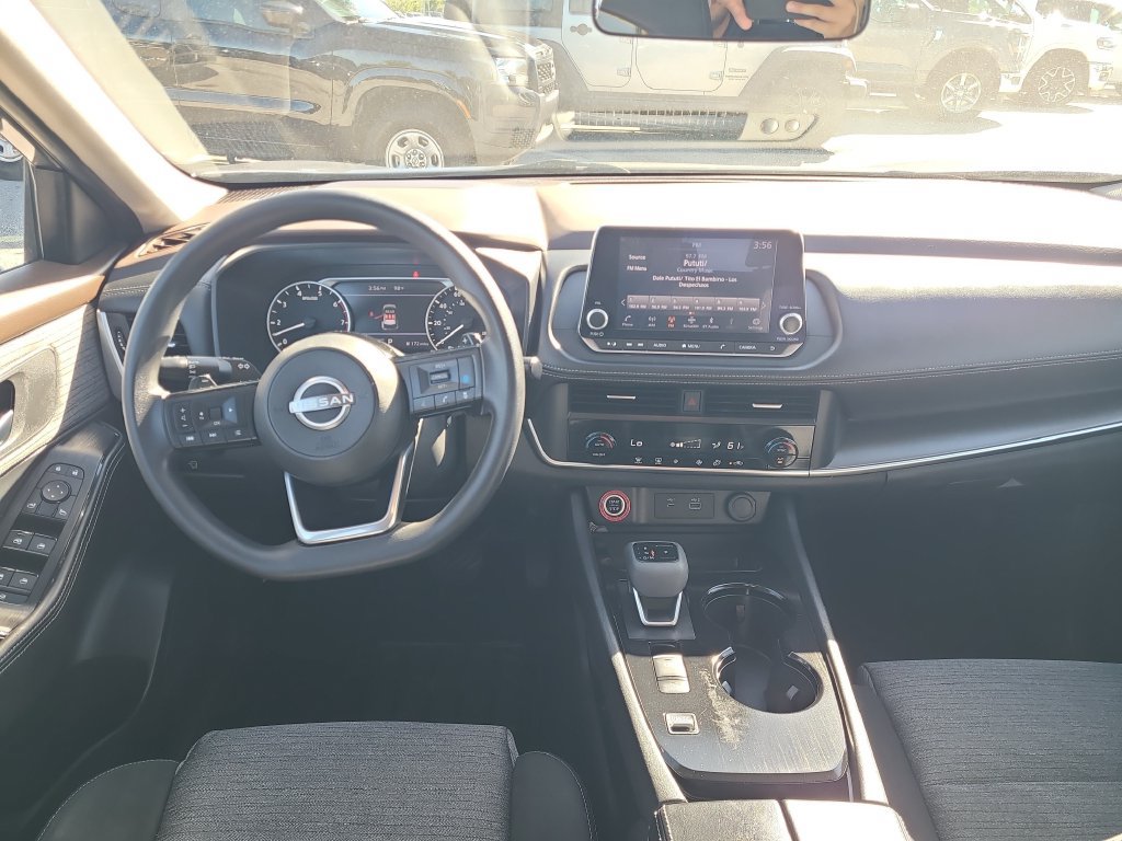 Used 2023 Nissan Rogue SV FWD image 16