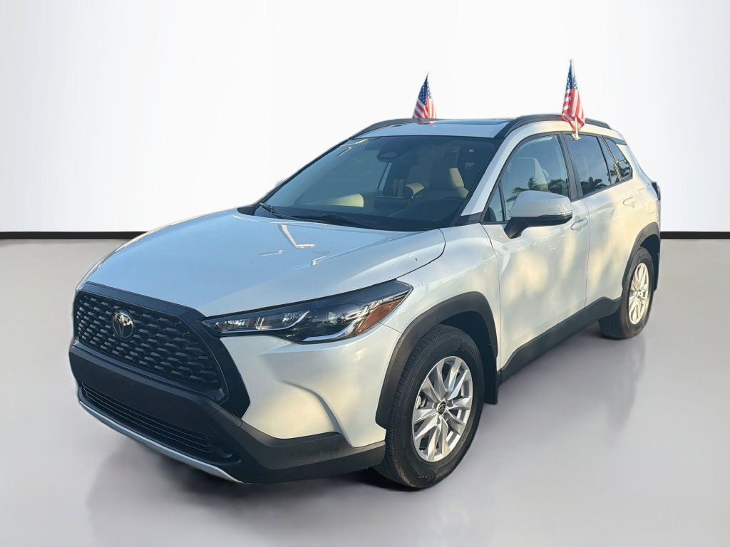 Used 2023 Toyota Corolla Cross LE w/ Moonroof Package AWD/4WD image 3