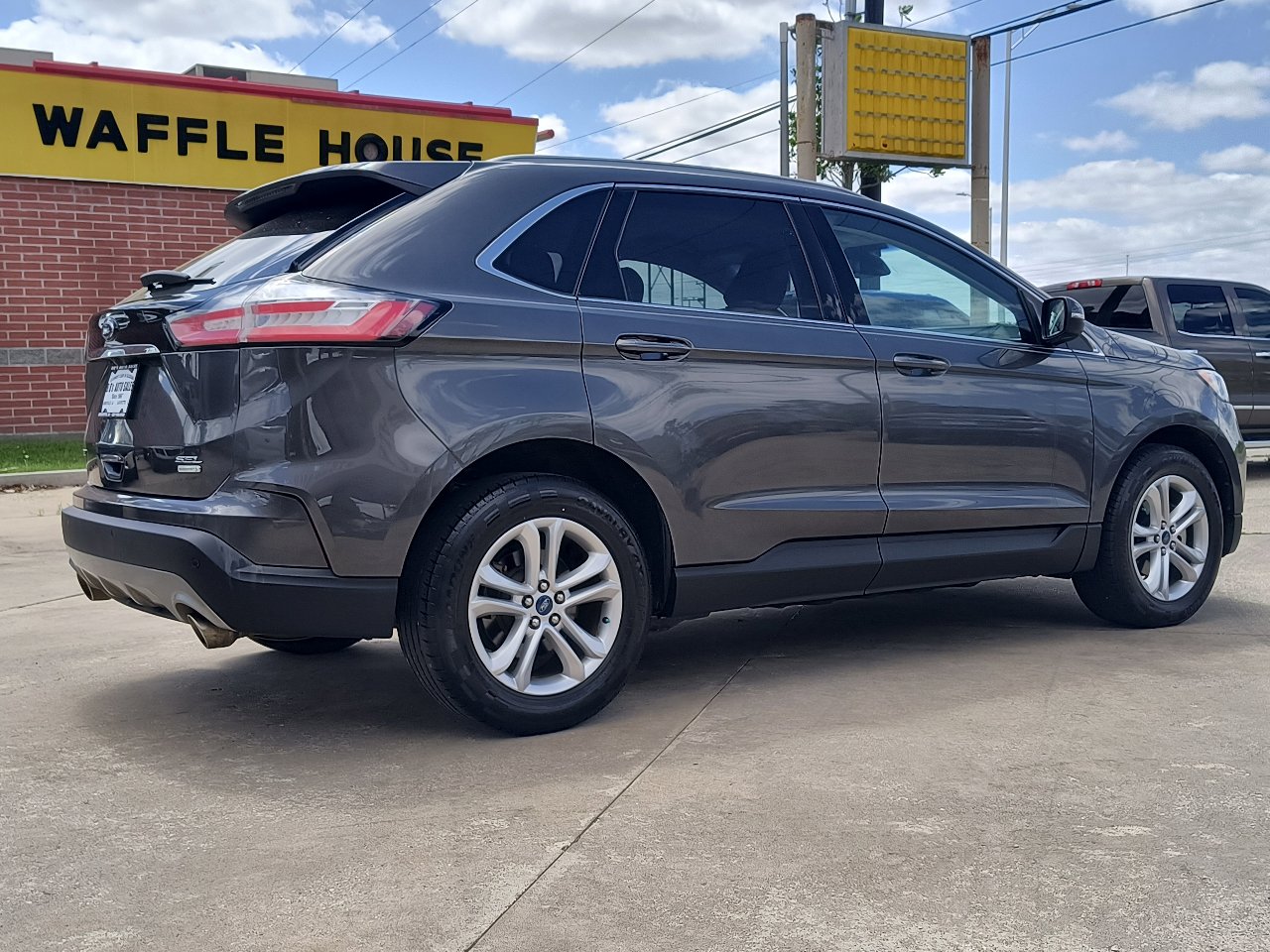 Used 2020 Ford Edge SEL image 9