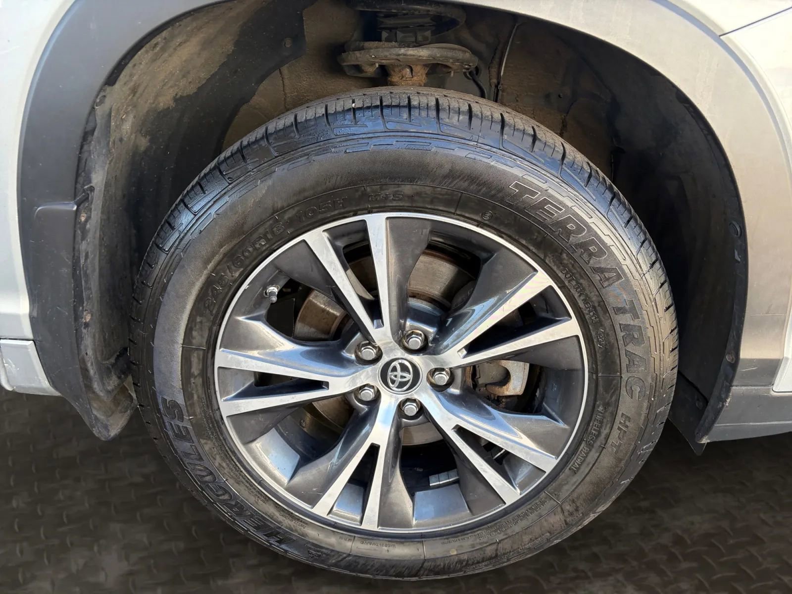 Used 2018 Toyota Highlander LE AWD/4WD image 41