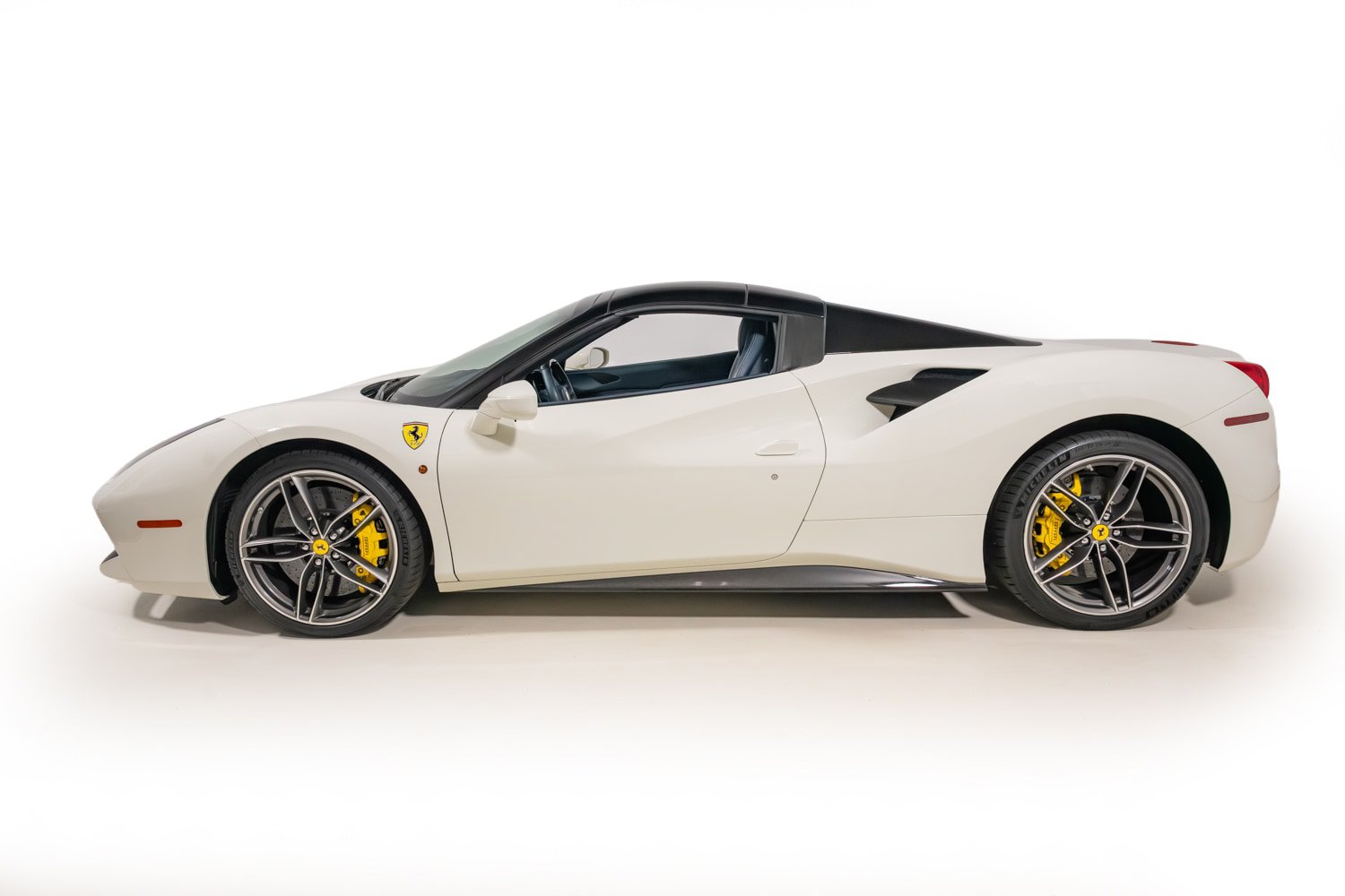 Certified 2017 Ferrari 488 Spider RWD image 3