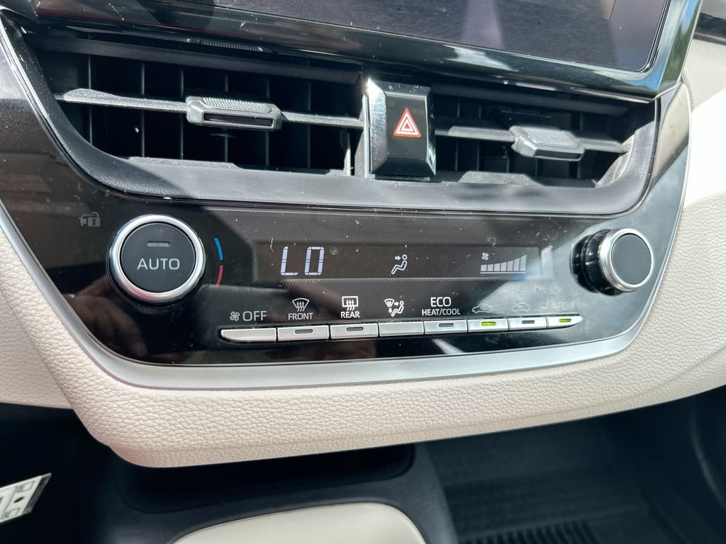 Used 2025 Toyota Corolla LE FWD image 24