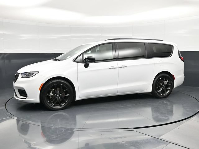 Used 2025 Chrysler Pacifica Limited FWD image 9