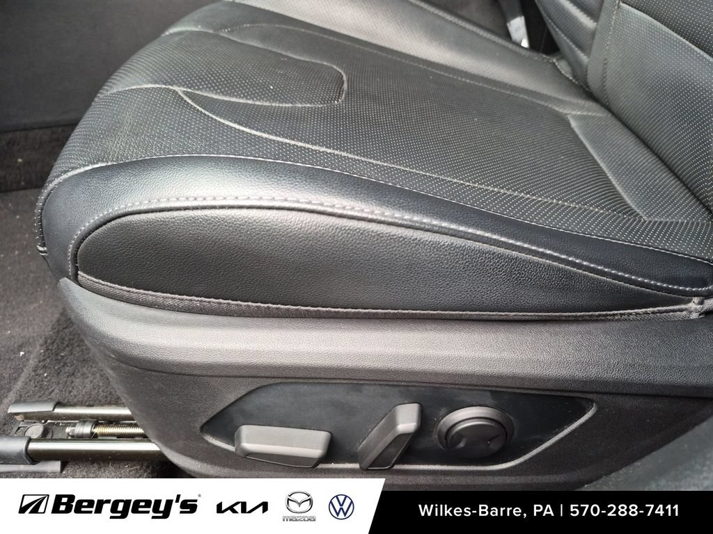 Used 2022 Hyundai Elantra Limited FWD image 13