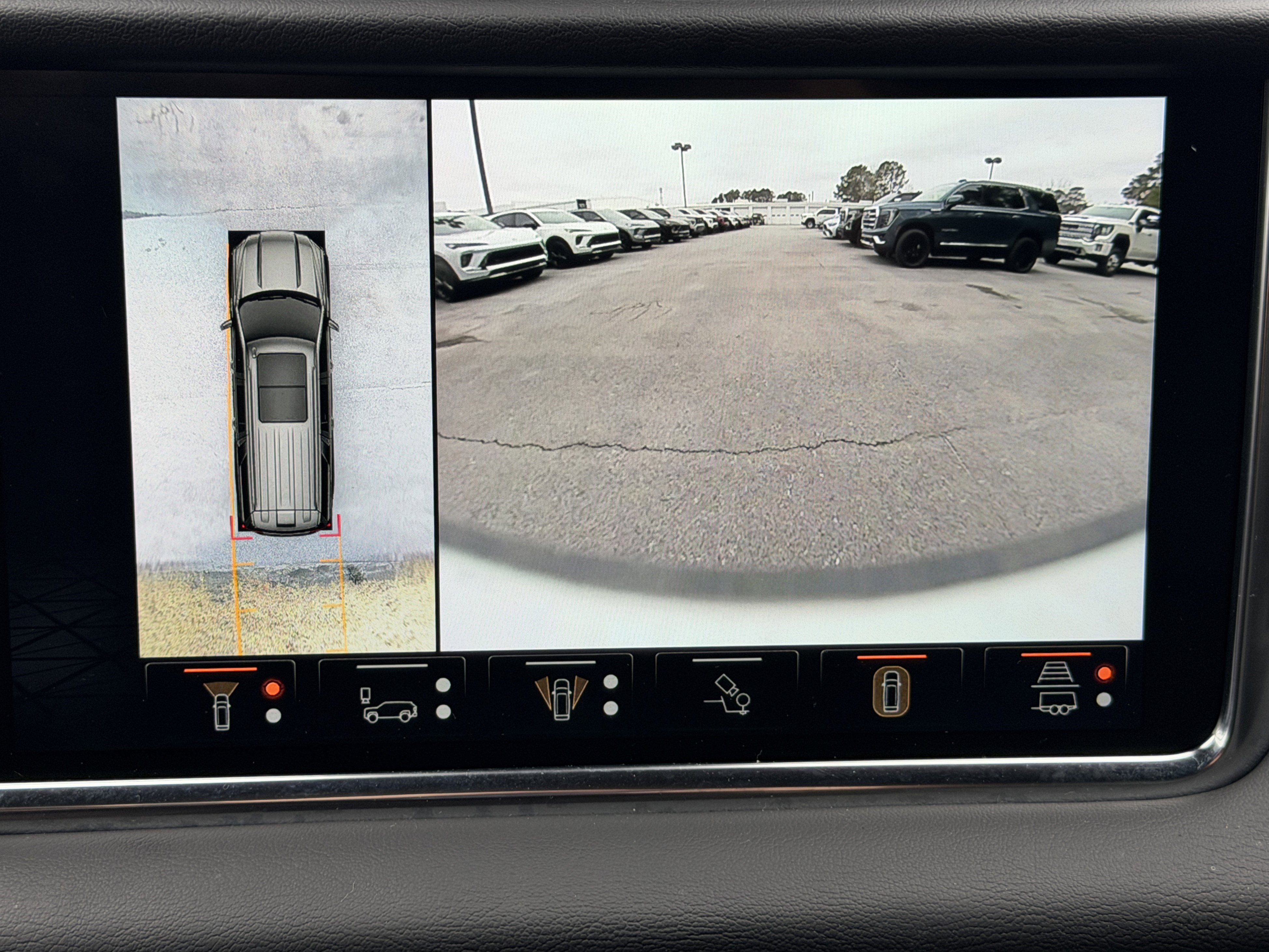 Used 2024 GMC Yukon XL Denali w/ Advanced Technology Package AWD/4WD image 35