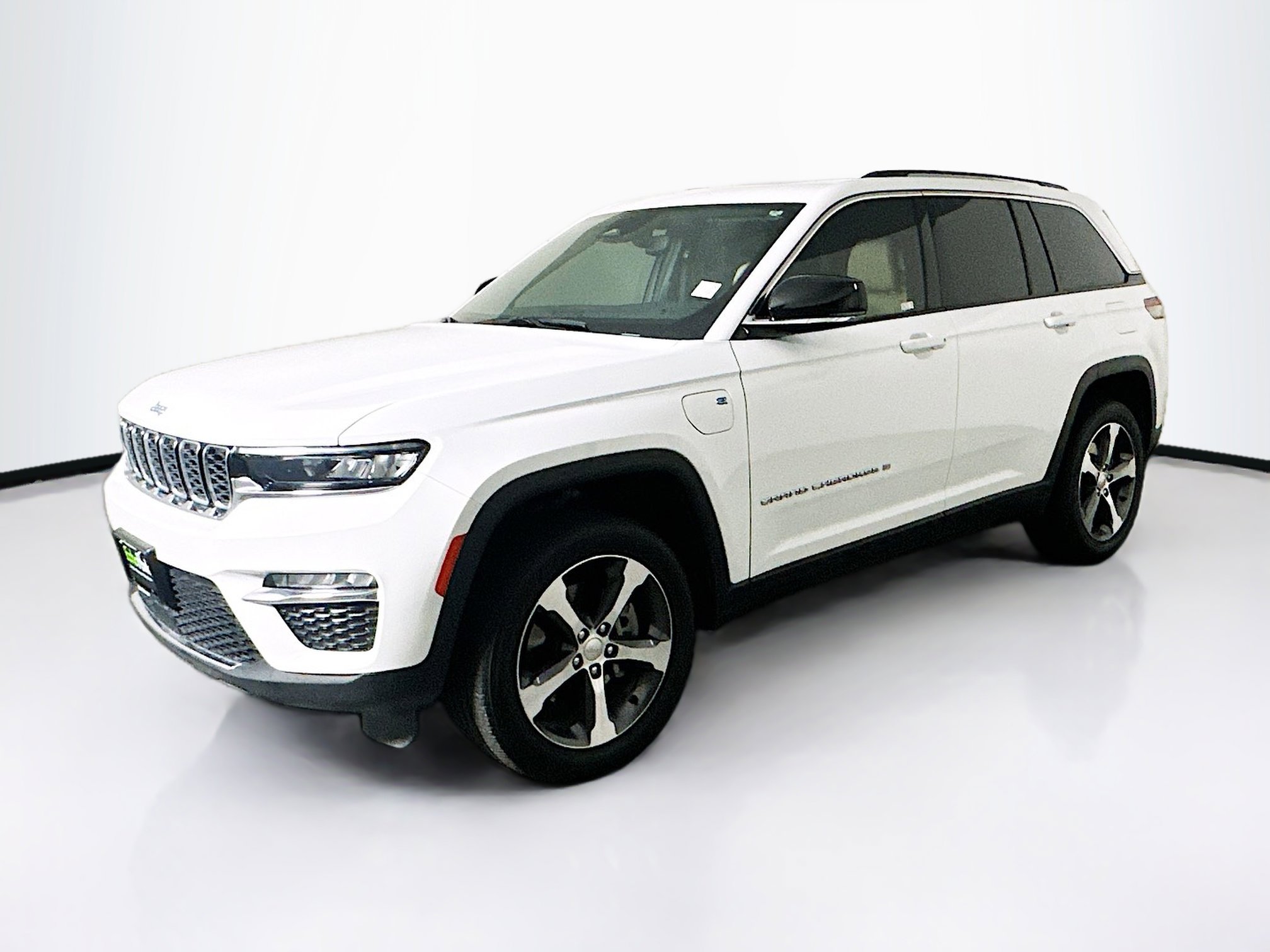 Used 2022 Jeep Grand Cherokee Limited 4xe image 3