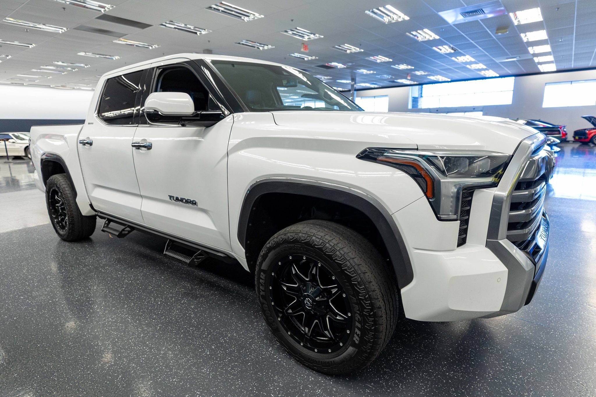 Used 2023 Toyota Tundra Limited AWD/4WD image 4