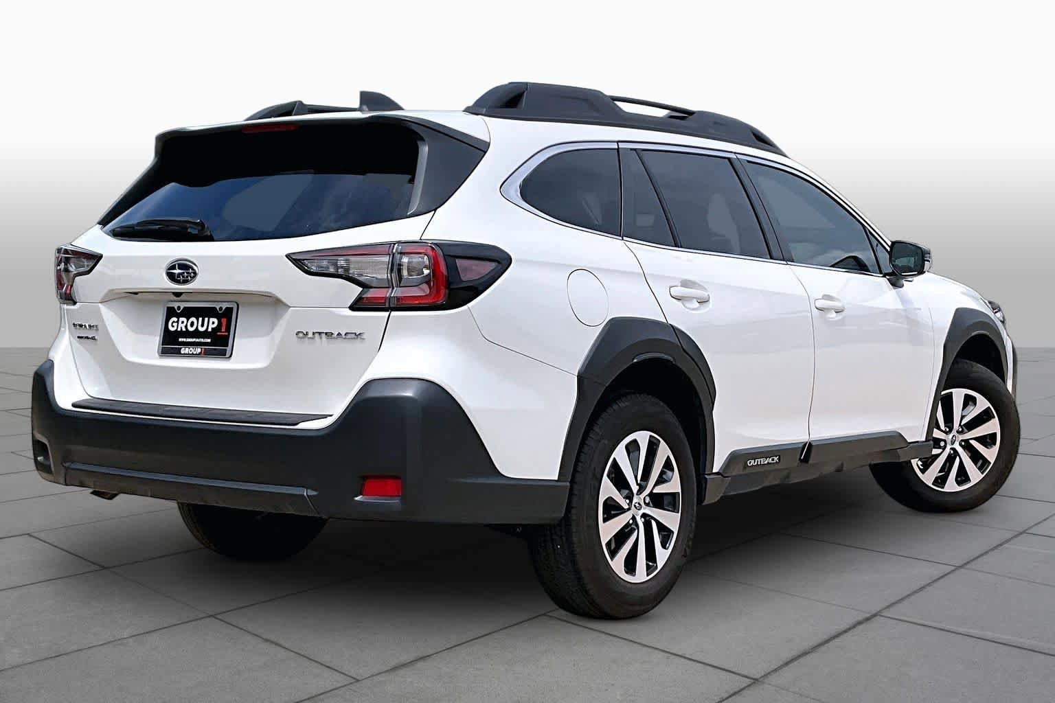 Used 2025 Subaru Outback Premium AWD/4WD image 12