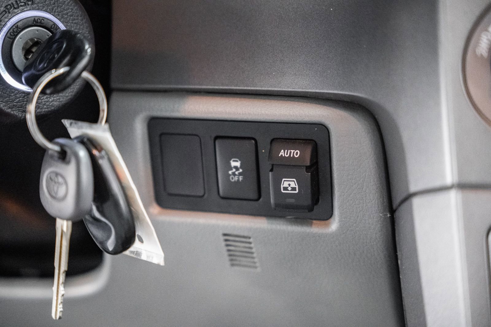 Used 2015 Toyota Sequoia Limited image 32