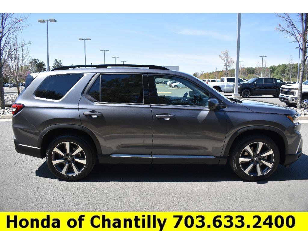 Used 2025 Honda Pilot Touring image 8