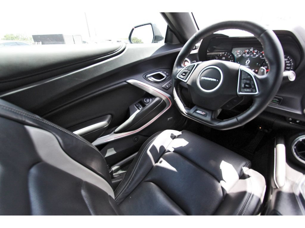 Used 2016 Chevrolet Camaro SS RWD image 9