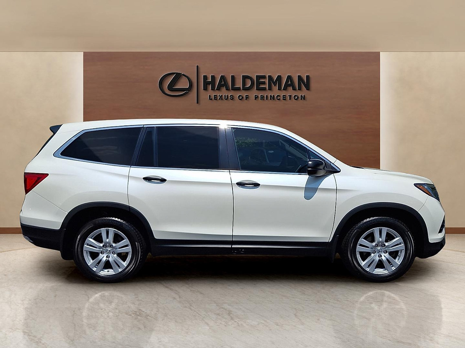 Used 2017 Honda Pilot LX image 7