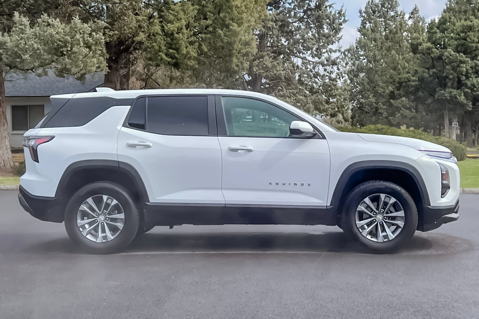 Used 2025 Chevrolet Equinox LT AWD/4WD video 3