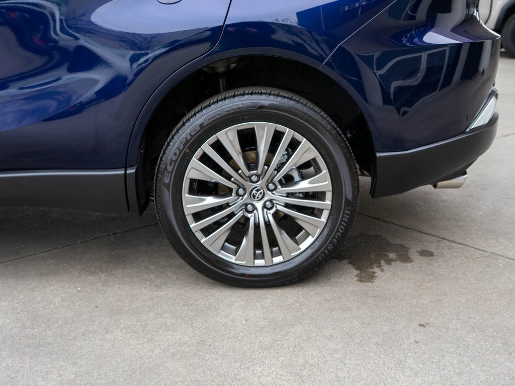 Used 2024 Toyota Venza Limited image 30