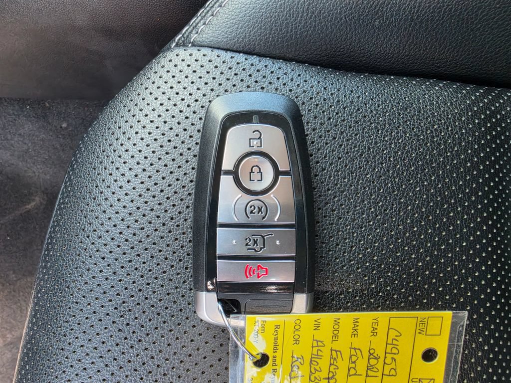 Used 2021 Ford Escape SEL w/ Technology Package FWD image 10
