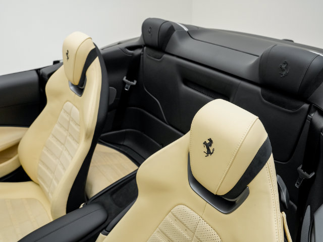 Used 2026 Ferrari Roma Spider RWD image 9