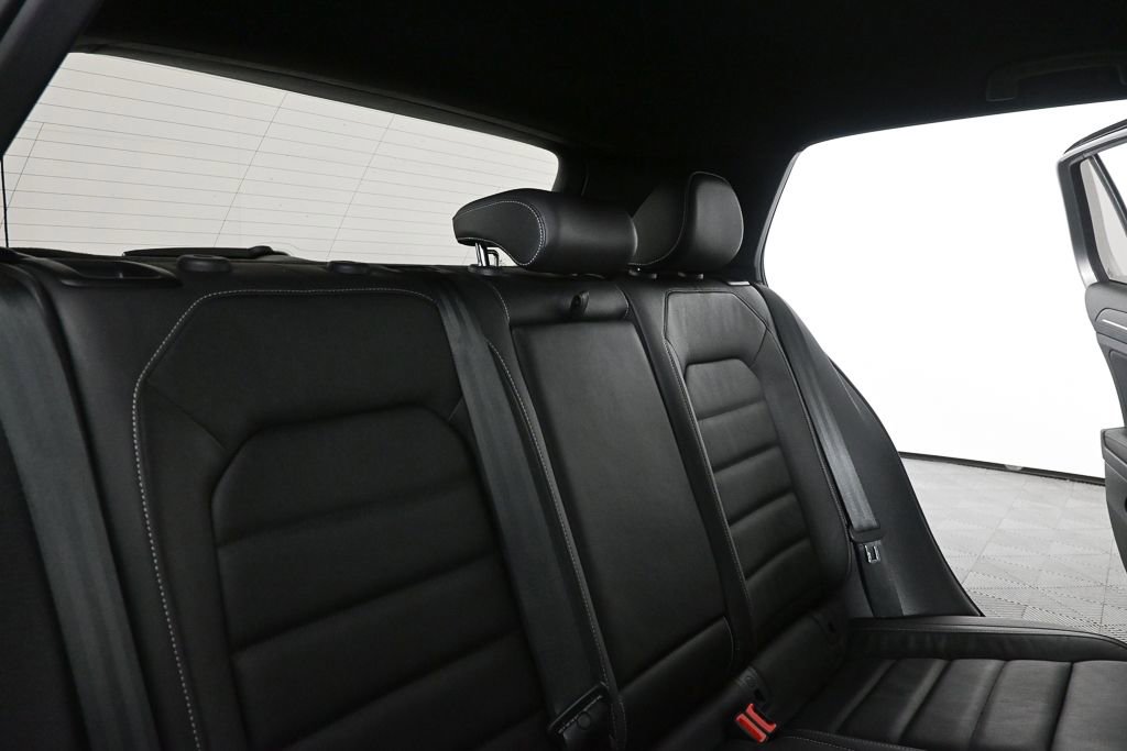 Used 2016 Volkswagen Golf R 4-Door w/ Driver Assistance Package image 19