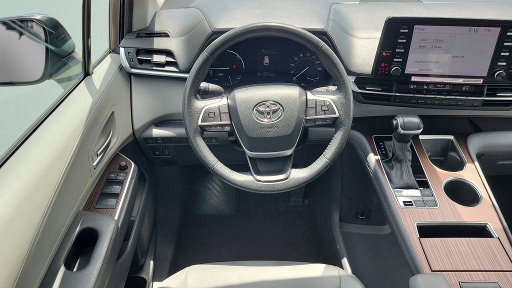 Certified 2024 Toyota Sienna XLE FWD image 12