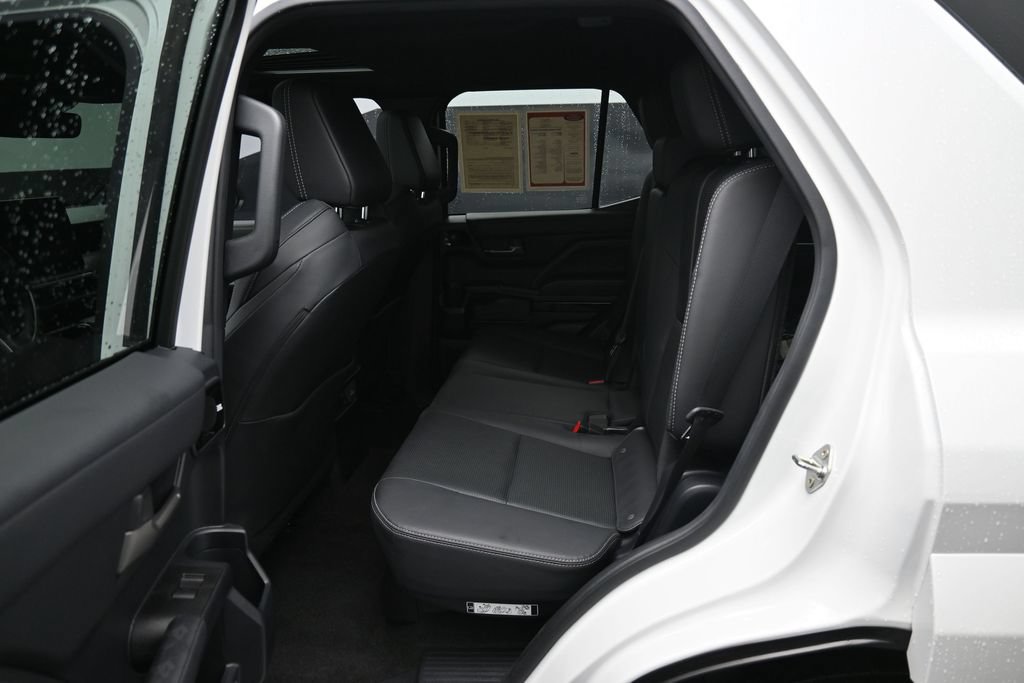 Used 2025 Toyota 4Runner Limited AWD/4WD image 31