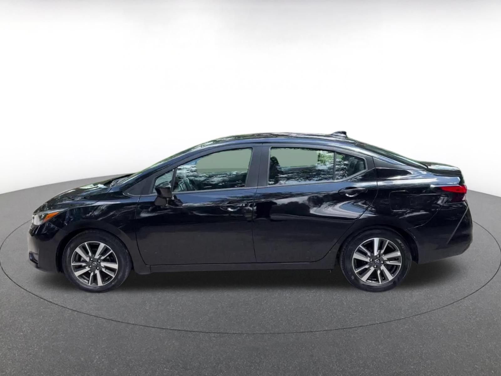 Used 2025 Nissan Versa SV FWD image 8