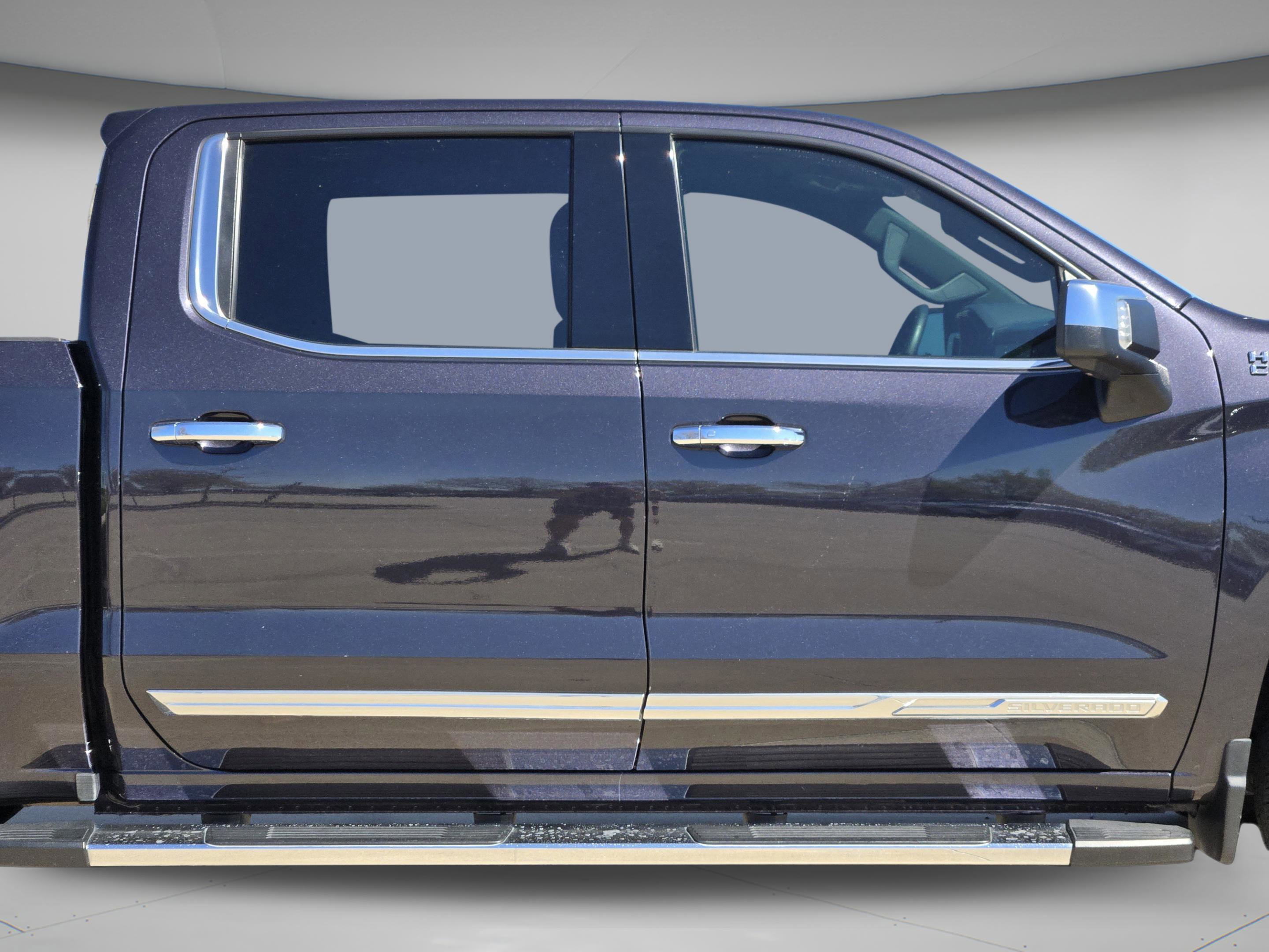 Used 2023 Chevrolet Silverado 1500 High Country w/ Technology Package image 5