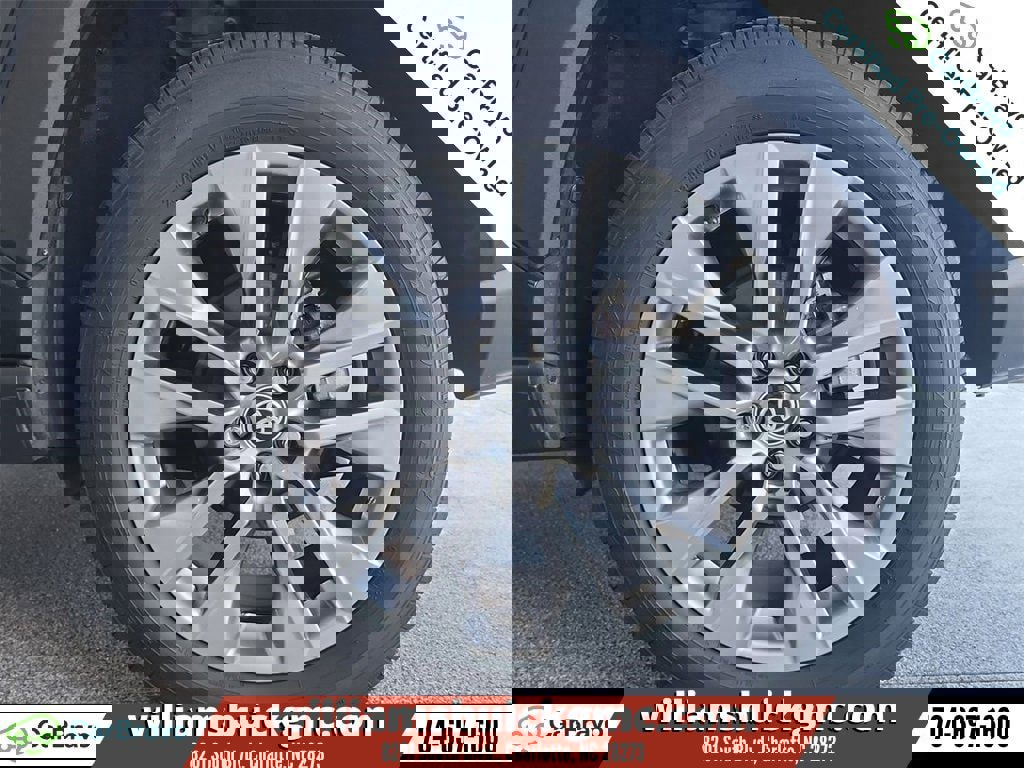 Used 2023 Toyota RAV4 XLE Premium image 33