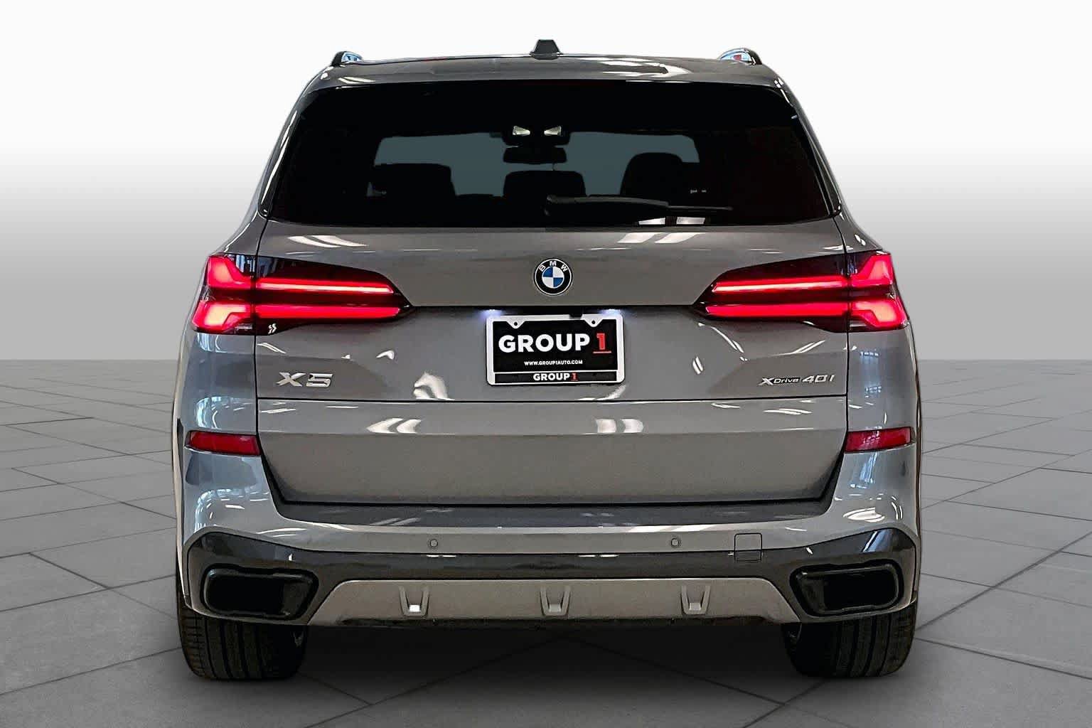Used 2025 BMW X5 xDrive40i w/ M Sport Package AWD/4WD image 4