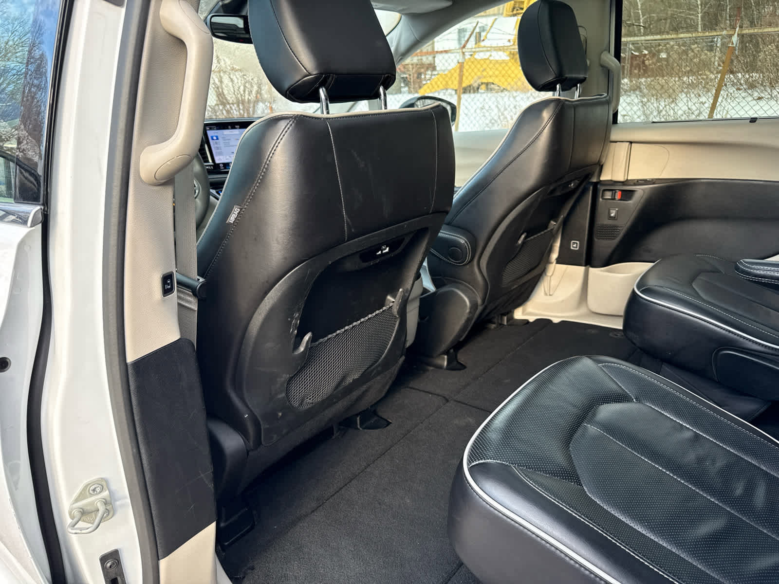 Used 2024 Chrysler Pacifica Limited image 24