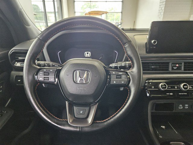Used 2025 Honda Pilot TrailSport image 18