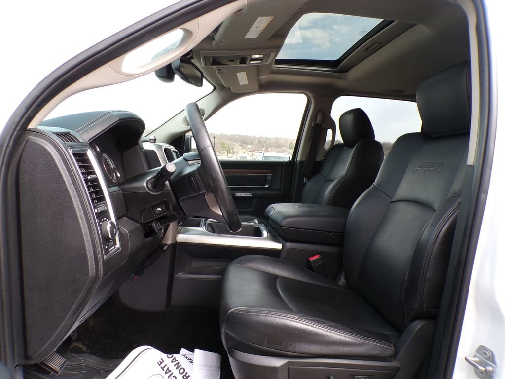 Used 2017 RAM 1500 Laramie w/ Convenience Group AWD/4WD image 16