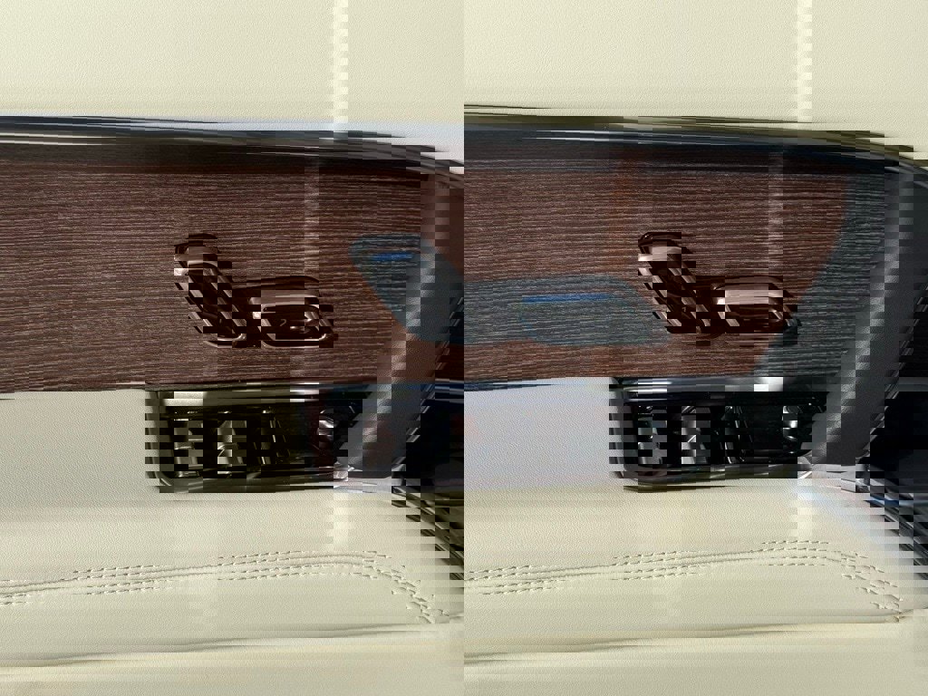 New 2026 Land Rover Range Rover SE image 16