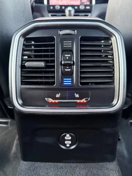 Used 2023 Porsche Macan AWD/4WD image 49
