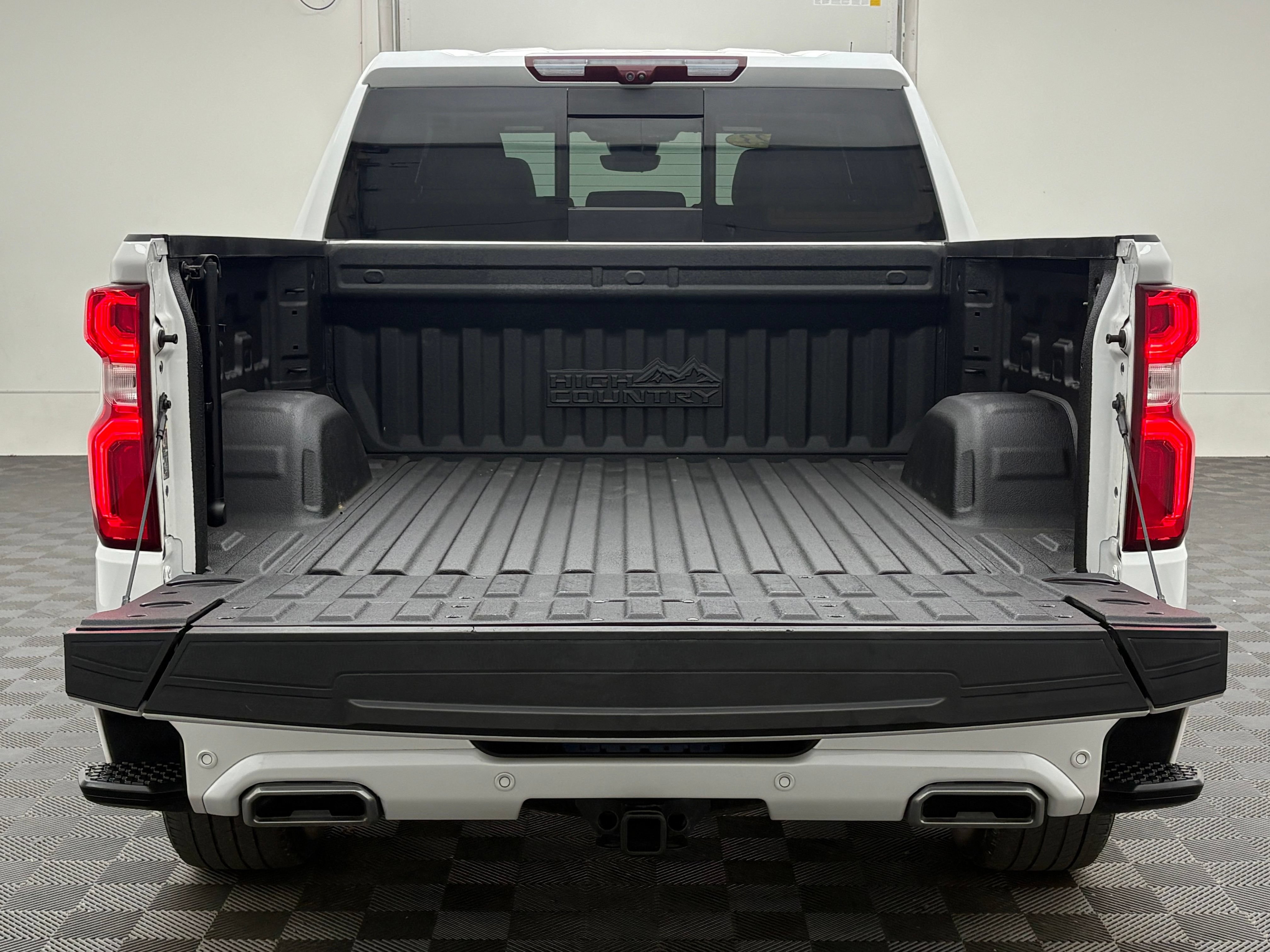 Used 2023 Chevrolet Silverado 1500 High Country AWD/4WD image 12