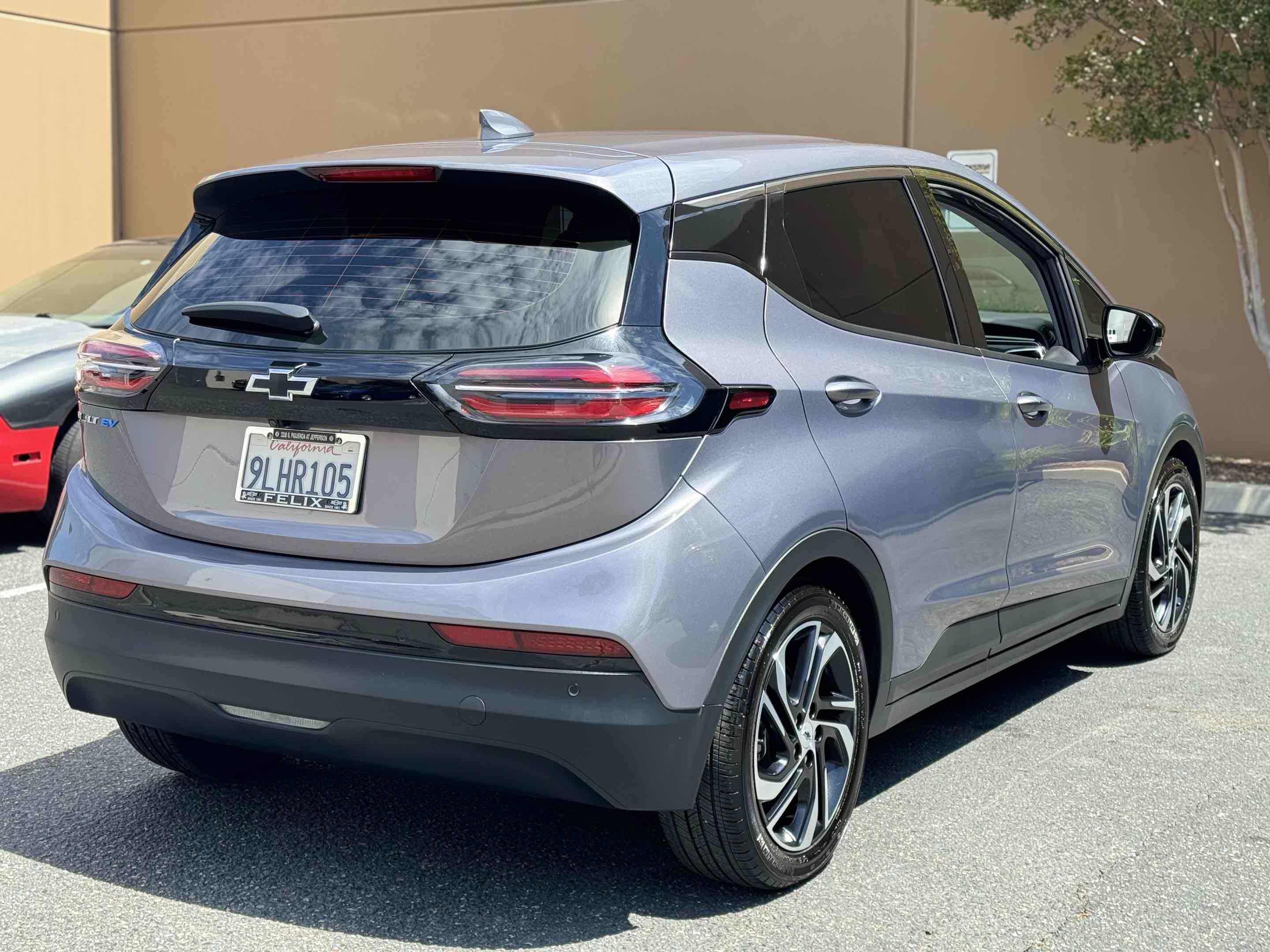 Used 2023 Chevrolet Bolt LT w/ Infotainment Package FWD image 2