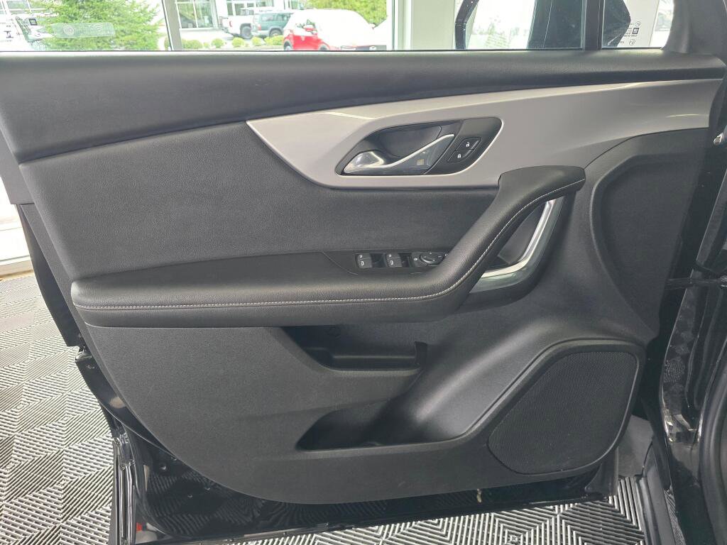 Used 2025 Chevrolet Blazer LT image 35