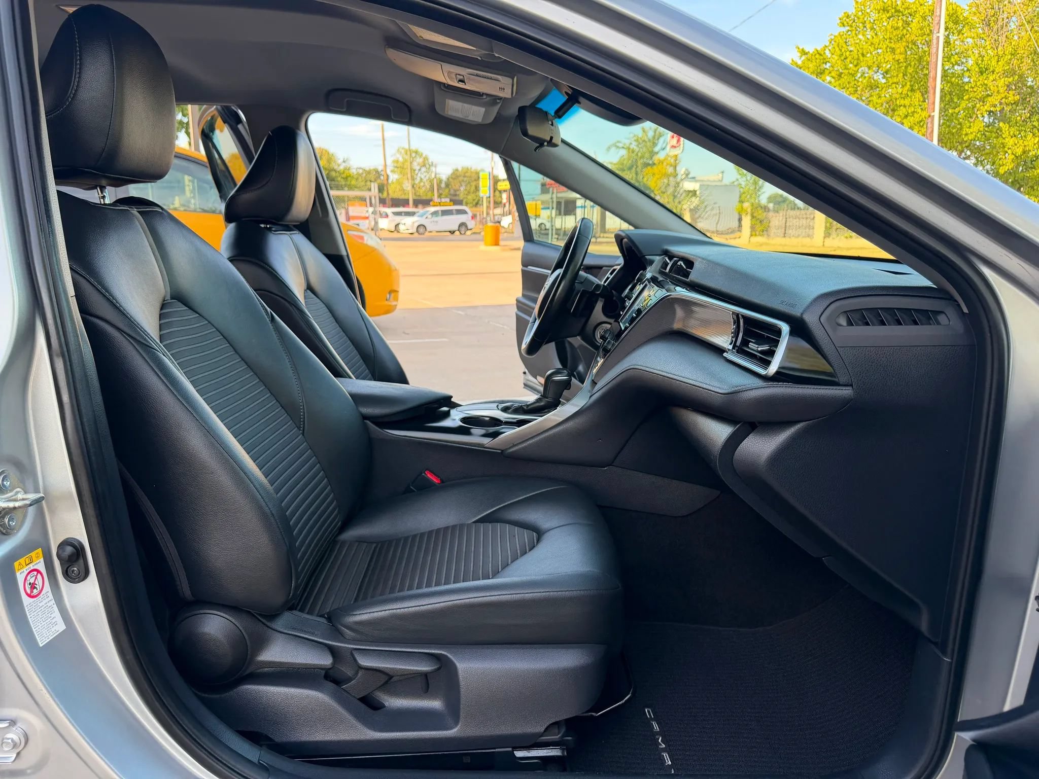 Used 2018 Toyota Camry SE FWD image 16