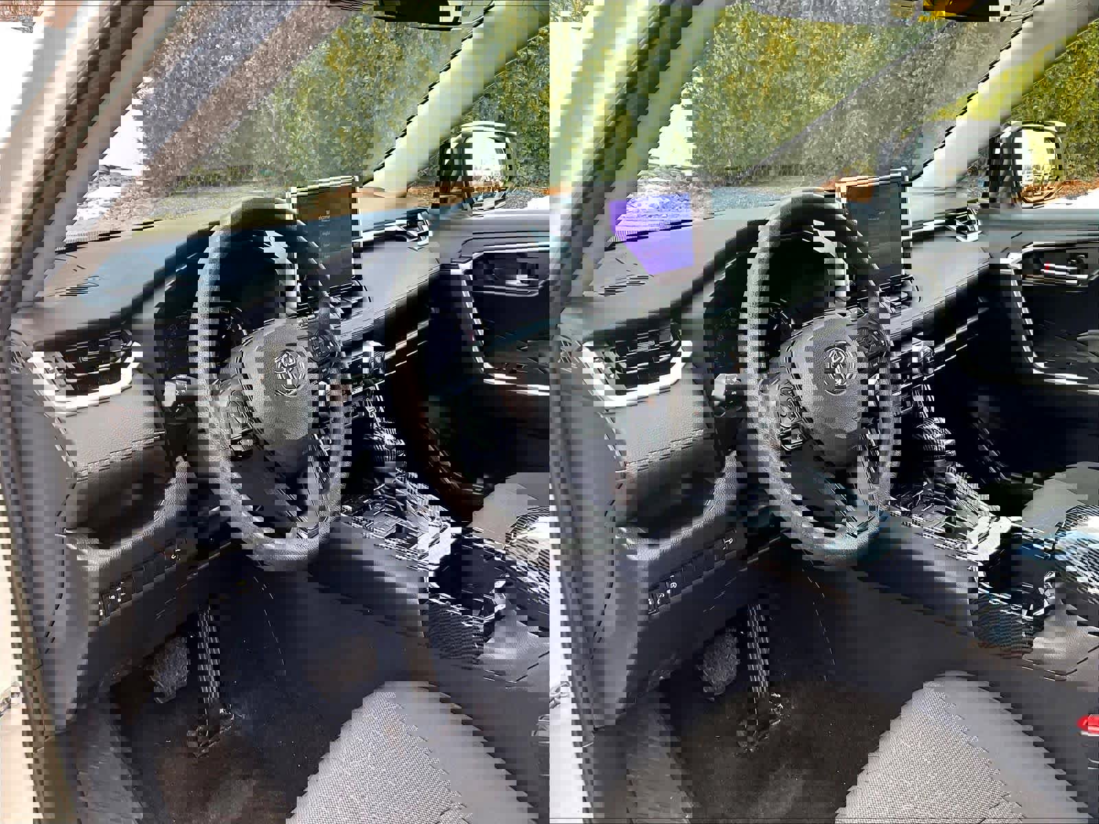 Used 2023 Toyota RAV4 XLE w/ Convenience Package image 8