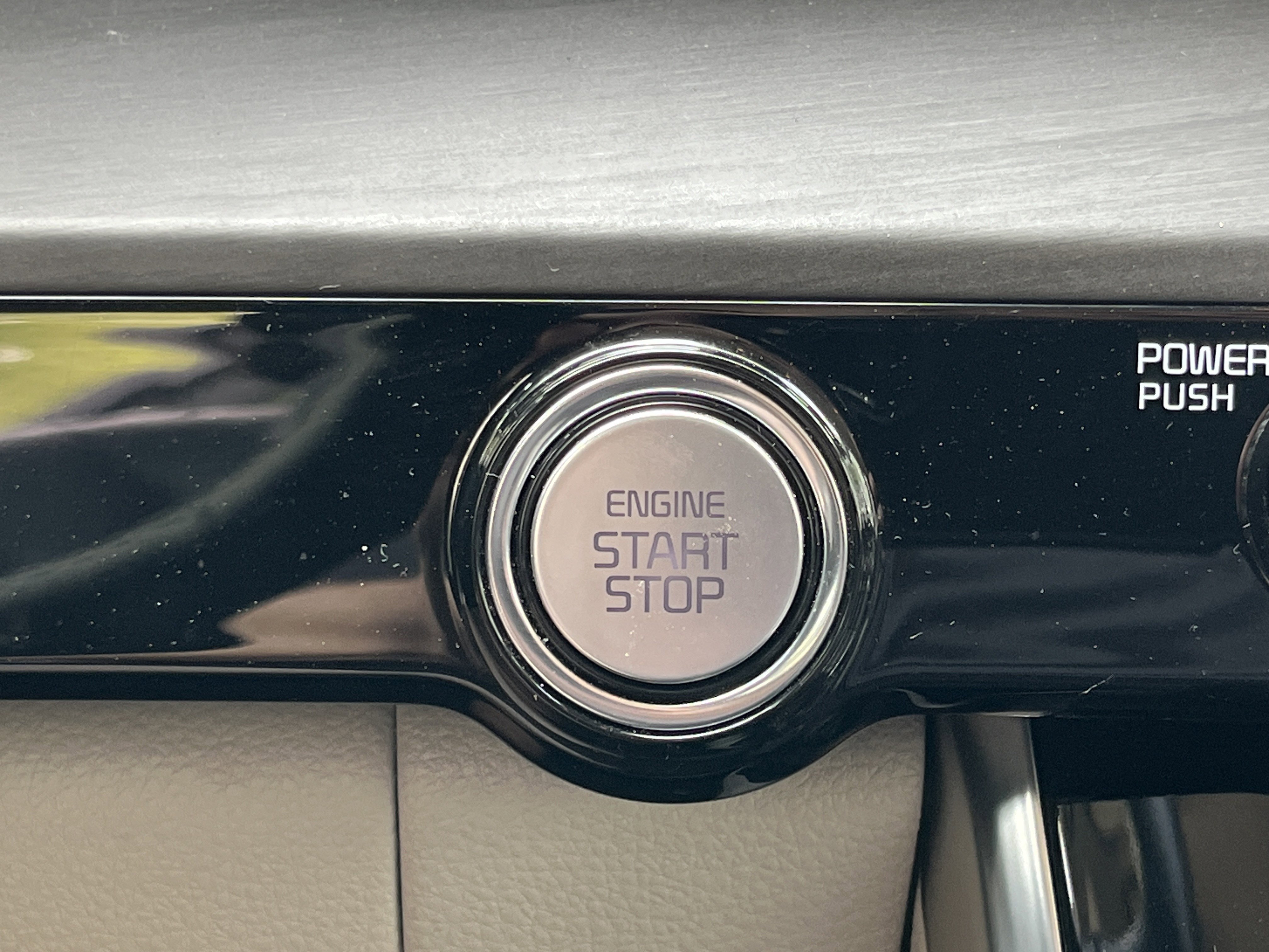 Used 2022 Kia Carnival EX FWD image 11