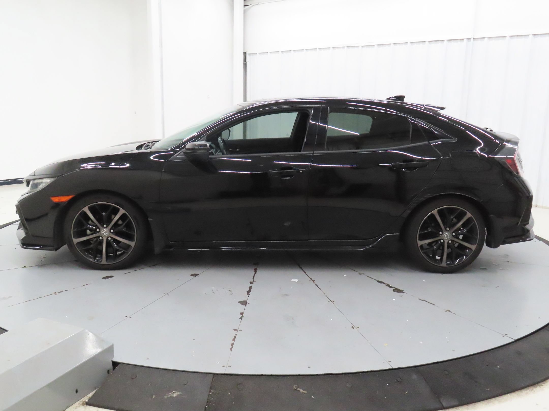 Used 2020 Honda Civic Sport Touring image 7