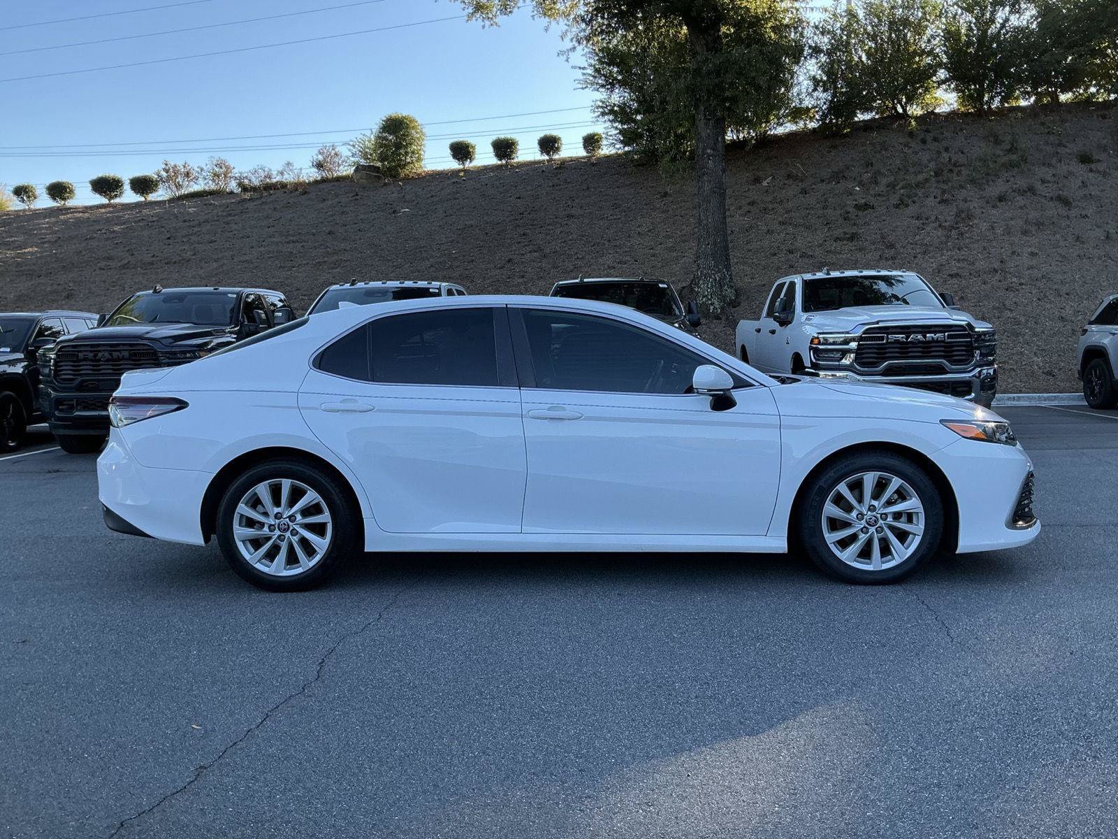 Used 2022 Toyota Camry LE w/ Convenience Package FWD image 6