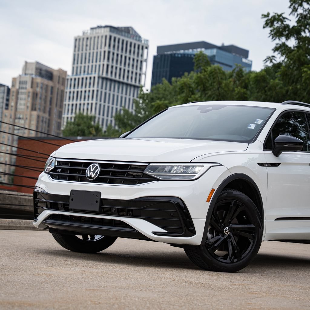 Certified 2023 Volkswagen Tiguan SE R-Line AWD/4WD image 2