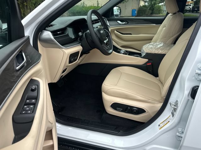 New 2026 Jeep Grand Cherokee L Limited AWD/4WD image 11
